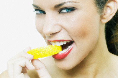 20080822092422-morena-comiendo-limones.png