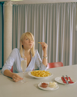 20081009093750-rubia-comiendo.jpg