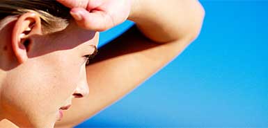 20081229165456-mujer-rubia-disfrutando-del-sol.jpg