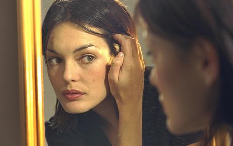 20090215235523-mujer-mirandose-espejo.jpg