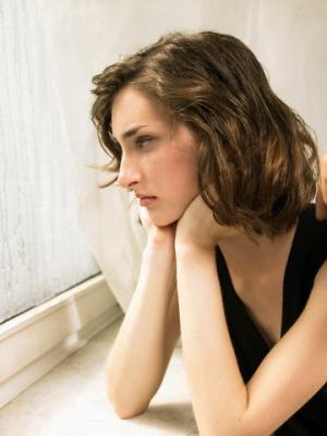 20090216002349-mujer-mirandose.jpg